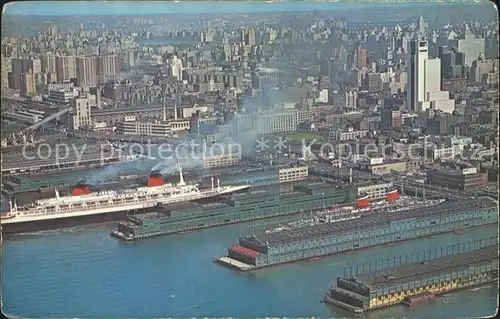 New York City Ships Fliegeraufnahme Skyline Port / New York /