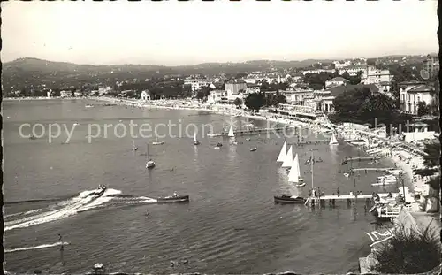 Juan les Pins Vue generale Plage Bateau Kat. Antibes