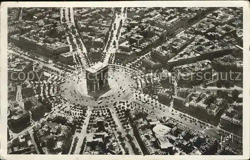 Paris Arc de Triomphe et Place d Etoile vue aerienne Kat. Paris