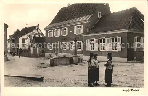 Britzingen Gasthaus zur Krone Frauen in Tracht / Muellheim /Breisgau-Hochschwarzwald LKR