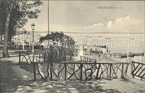 Niendorf Timmendorfer Strand Treppe zum Strand / Timmendorfer Strand /Ostholstein LKR