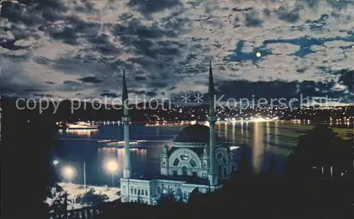 Istanbul Constantinopel Dolmabahce Moschee Bosphorus  / Istanbul /