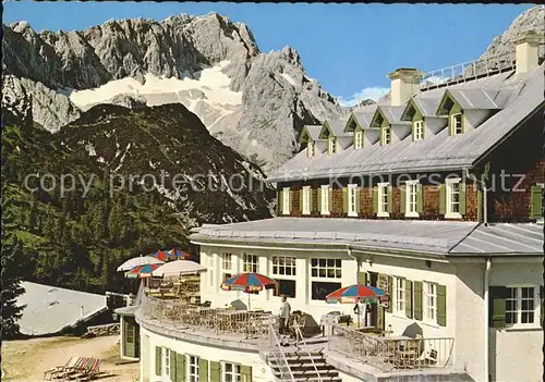 Garmisch Partenkirchen Kreuzeckhaus Terrasse mit Zugspitze Kat. Garmisch Partenkirchen