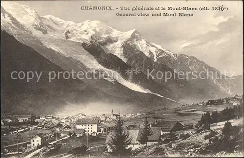 Chamonix Vue generale et le Mont Blanc Kat. Chamonix Mont Blanc