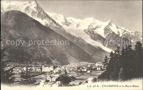 Chamonix Vue generale et le Mont Blanc Kat. Chamonix Mont Blanc