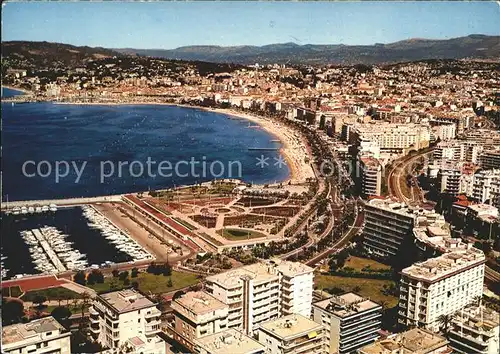 Cannes Alpes Maritimes Vue aerienne sur le Port Pierre Canto et la Croisette Kat. Cannes