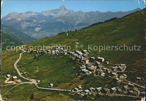 Saint Veran Vue aerienne au fond Pic de Rochebrun Kat. Saint Veran