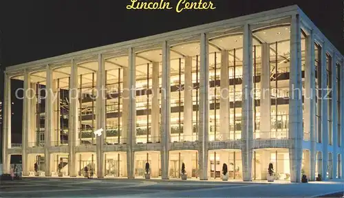 New York City Lincoln Center Philhamonic Hall bei Nacht / New York /