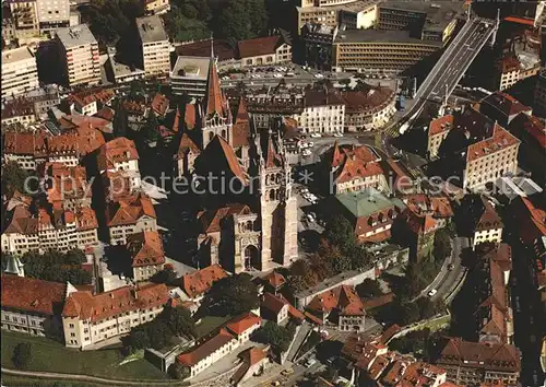Lausanne VD Fliegeraufnahme vielle ville avec la cathedrale / Lausanne /Bz. Lausanne City