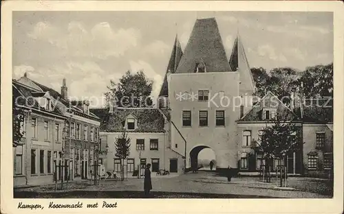 Kampen Niederlande Koornmarkt met Poort 1337 / Kampen /