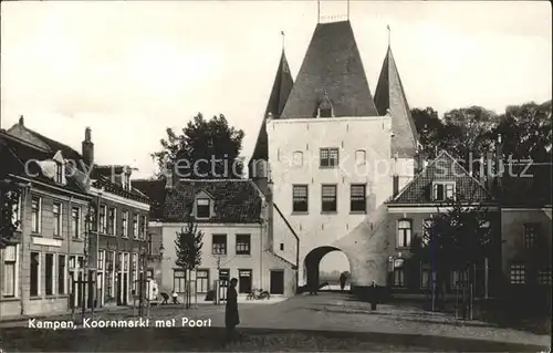 Kampen Niederlande Koornmarkt met Poort 1337 / Kampen /