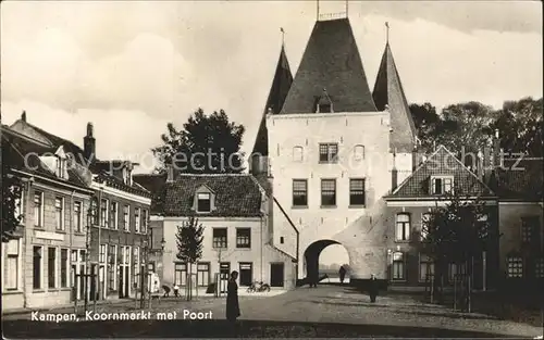 Kampen Niederlande Koornmarkt met Poort 1337 / Kampen /