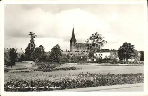 Kampen Niederlande Plantsoen met Bovenkerk Kirche / Kampen /