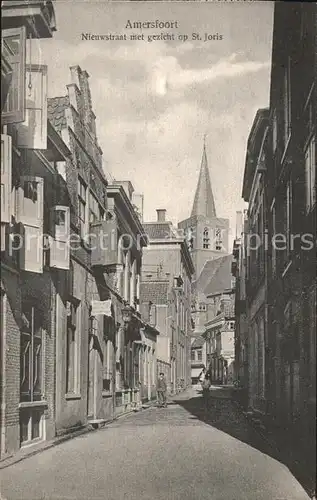 Amersfoort Nieuwstraat met gezicht op St. Joris Kerk Kat. Amersfoort