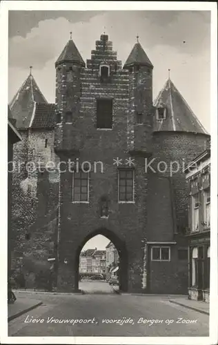 Bergen op Zoom Lieve Vrouwepoort voorzijde  / Bergen op Zoom /