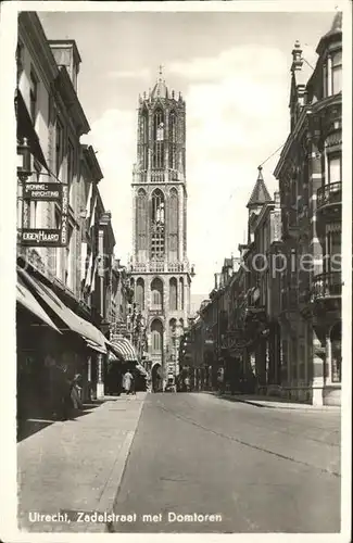 Utrecht Zadelstraat met Domtoren Kat. Utrecht