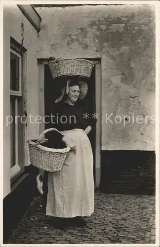 Katwijk Frau mit Koerben Kat. Katwijk