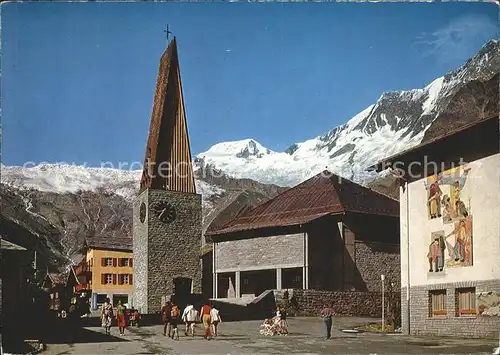 Saas Fee Dorfplatz mit Kirche Alphubel und Taeschhorn Kat. Saas Fee