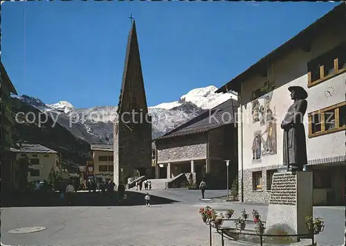 Saas Fee Dorfpartie Denkmal mit Allalinhorn Feegletscher und Alphubel Kat. Saas Fee