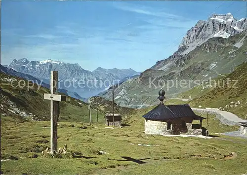 Klausenpass Passhoehe Kapelle und Schaechentaler Windgaelle Kat. Klausen