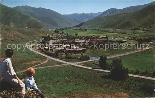 Sun Valley Idaho Bikers enjoy the panoramic view Mountains Kat. Sun Valley