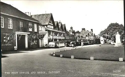 Datchet Post Office and Green Monument Kat. Windsor and Maidenhead