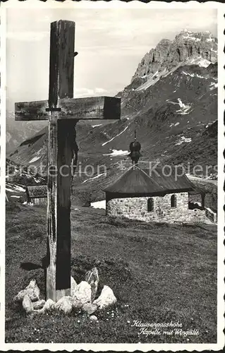 Klausenpass Passhoehe Kapelle mit Windgaelle Kreuz Kat. Klausen