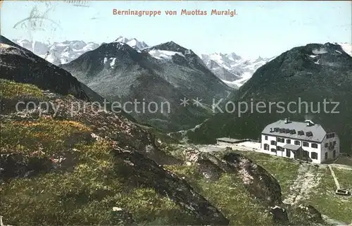 Muottas Muragl Hotel mit Blick auf Berninagruppe / Muottas Muragl /Rg. St Moritz