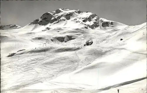 Parsenn Skigebiet mit Parsennhuette Schwarzhorn Skilift Kat. Parsennfurgga