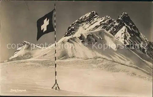 Jungfraujoch mit Gipfel und Flagge Kat. Jungfrau