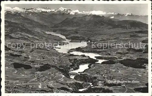 Gruyeres FR Lac de Gruyere Vue aerienne Kat. Gruyeres