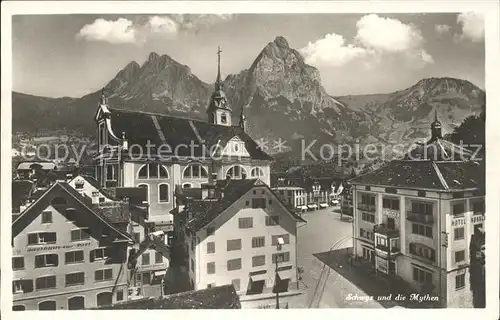Schwyz Dorfpartie Kirche und Alpen Kat. Schwyz