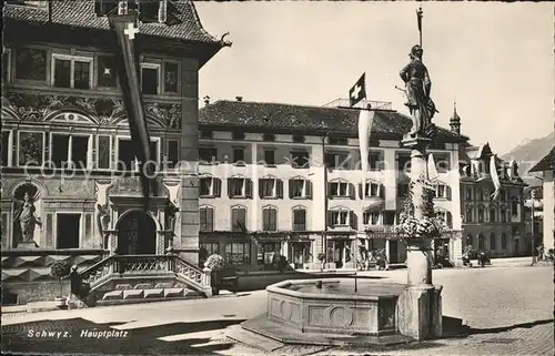 Schwyz Hauptplatz mit Brunnen Kat. Schwyz