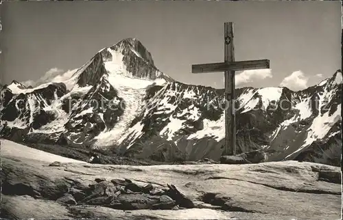 Loetschenpass Grenzkreuz mit Bietschhorn / Loetschenpass /Rg. Gastere