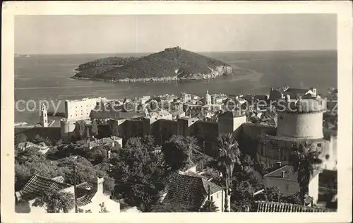 Dubrovnik Ragusa Blick ueber die Altstadt Stadtmauer Insel Lokrum Kat. Dubrovnik