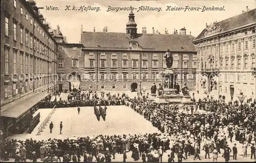 Wien Hofburg Burgwache Abloesung Kaiser Franz Denkmal  Kat. Wien