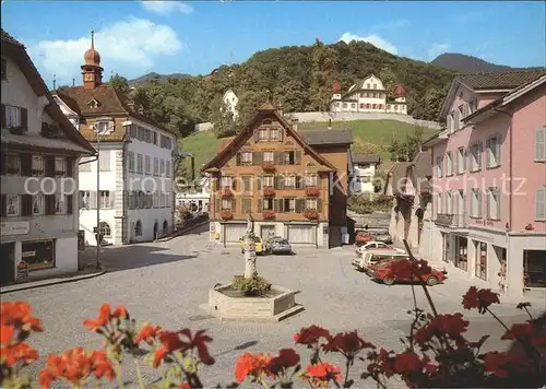 Sarnen Dorfplatz mit Rathaus Brunnen und Landenberg Kat. Sarnen