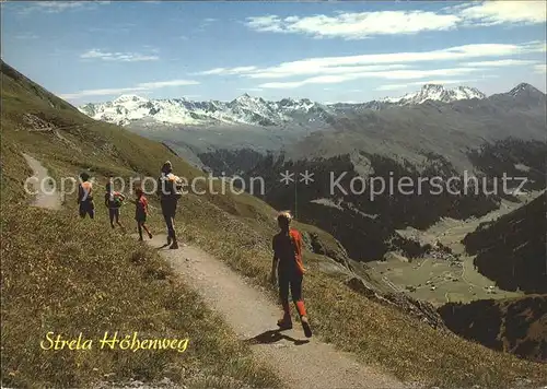 Strelapass Hoehenweg Strela Parsenn Wanderer Panorama Kat. Strelapass