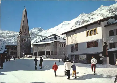 Saas Fee Kirche und Dorfplatz mit  Alphubel Taeschhorn Dom  Kat. Saas Fee