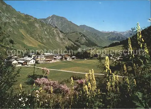 Samnaun Dorf mit Piz Munschuns Kat. Samnaun Dorf