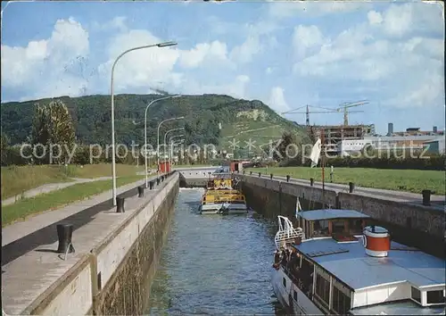 Birsfelden Rheinkraftwerk Schiffe in der Schleuse  Kat. Birsfelden