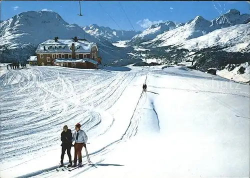 Muottas Muragl Skilift Skifahrer / Muottas Muragl /Rg. St Moritz