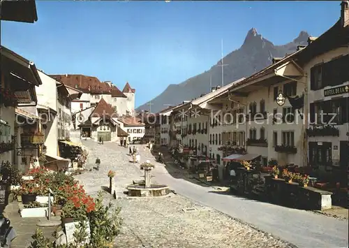 Gruyeres FR historique pres Bulle La rue et le chateau Kat. Gruyeres