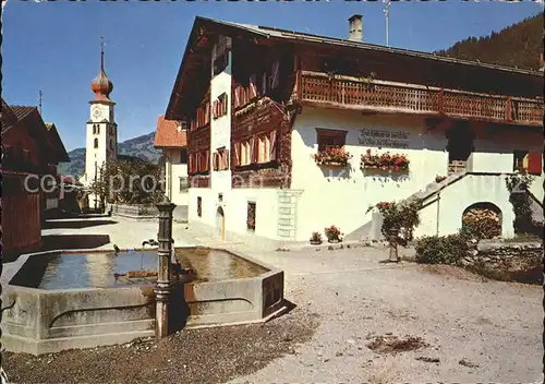 Fanas Dorbrunnen mit altem Praettigauer Haus Kat. Fanas