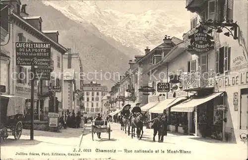 Chamonix Rue nationale et le Mont Blanc Kat. Chamonix Mont Blanc