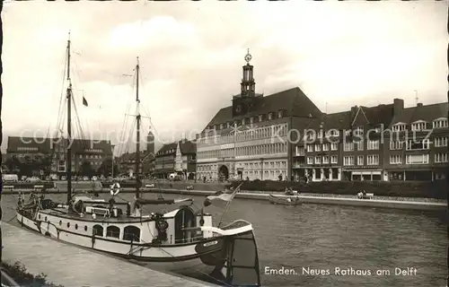Emden Ostfriesland Neues Rathaus am Delft Fischkutter / Emden /Emden Stadtkreis