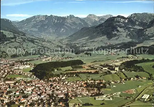 Sonthofen Oberallgaeu mit Allgaeuer Alpen Fliegeraufnahme Kat. Sonthofen