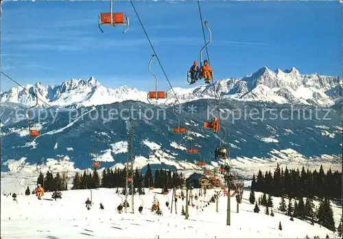 Flachau Wintersportzentrum Blick zur Bischofsmuetze und Dachstein Sessellift Kat. Flachau