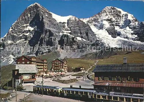 Kleine Scheidegg Wengen mit Eiger Moech Bergbahn Kat. Scheidegg Kleine