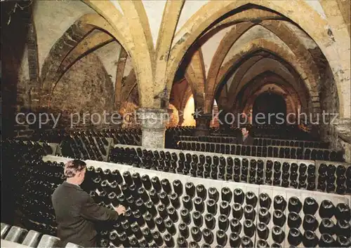 Arbois Cave historique de la Reine Jeanne pour des Grand Vins Henri Maire Kat. Arbois